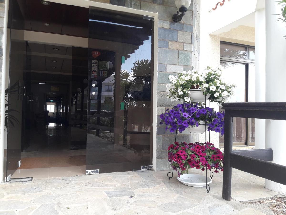 Harry'S Hotel Протарас Екстериор снимка