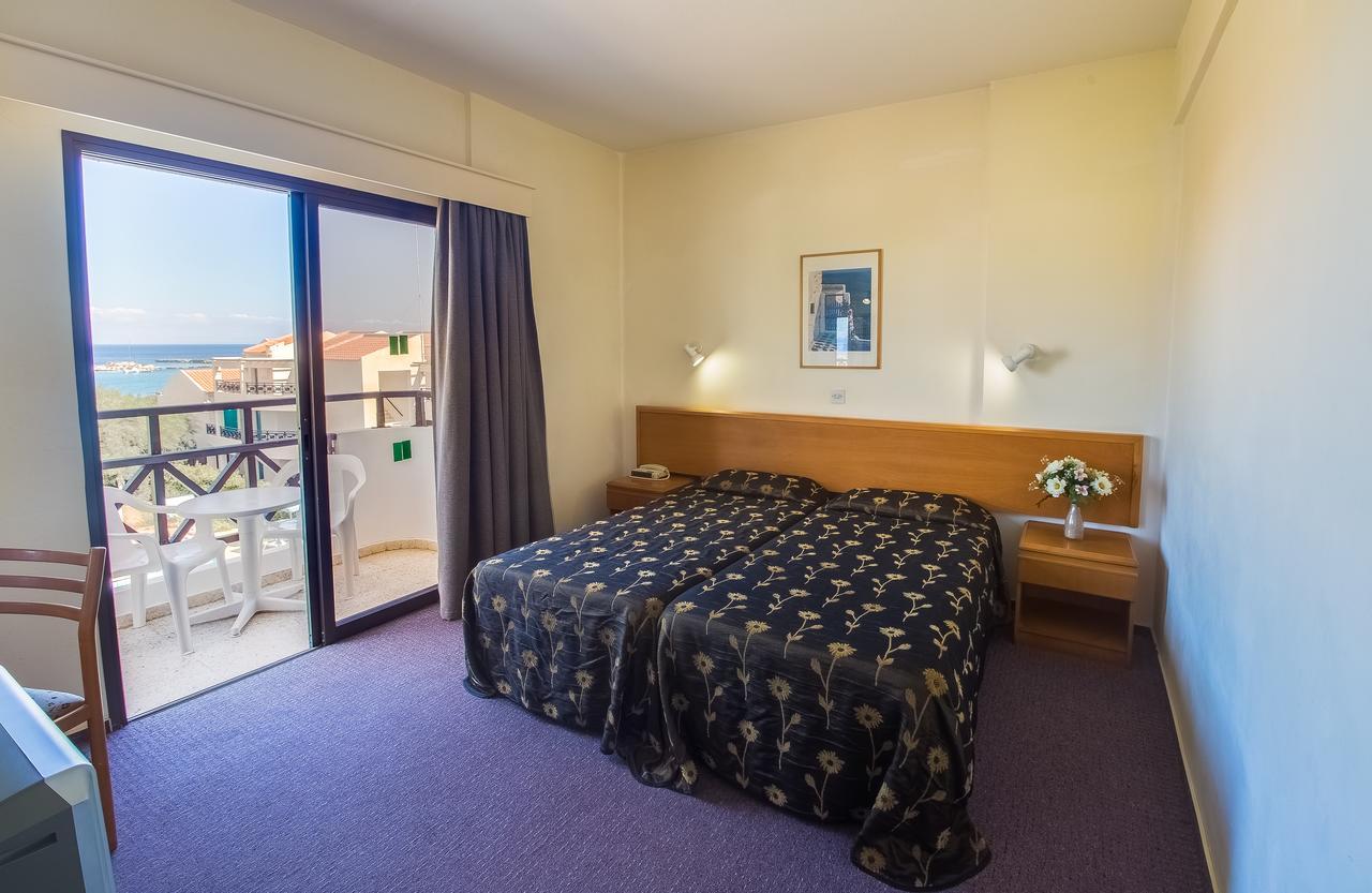 Harry'S Hotel Протарас Екстериор снимка