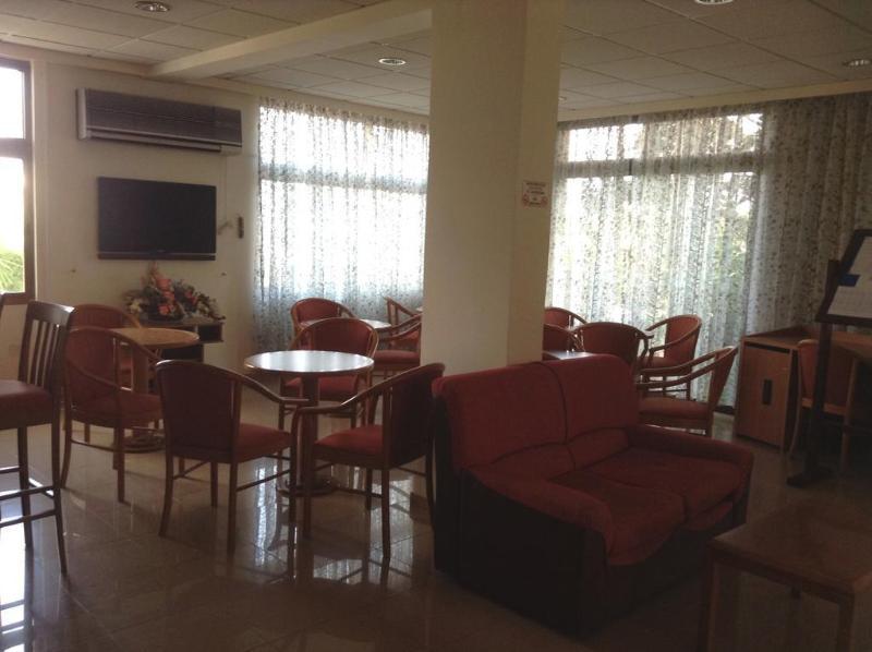 Harry'S Hotel Протарас Екстериор снимка